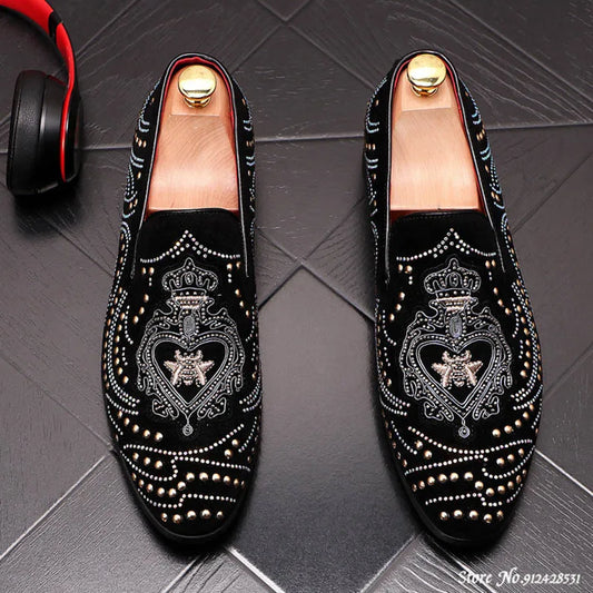 New Fashion Men Pointed Rivet Embroidery Rhinestone Casual Oxford Shoes Wedding Groom Driving Homecoming Business Footwear