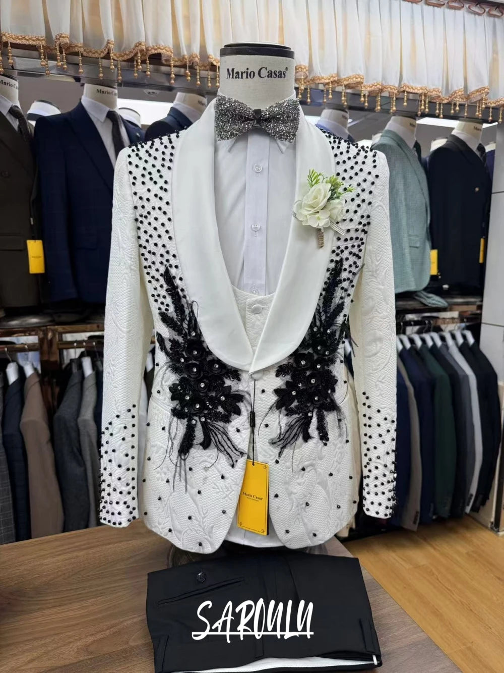 On Sale Luxurious Shawl Lapel Men's Suit Customized Jacquard Popular Beading Crystals Jacket Pants Vest Groom Wear Four Seasons