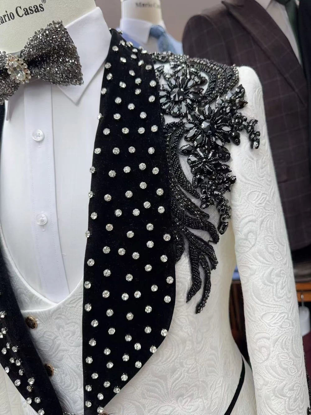 On Sale Luxurious Shawl Lapel Men's Suit Customized Jacquard Popular Beading Crystals Jacket Pants Vest Groom Wear Four Seasons
