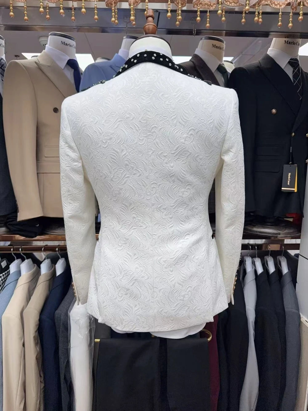 On Sale Luxurious Shawl Lapel Men's Suit Customized Jacquard Popular Beading Crystals Jacket Pants Vest Groom Wear Four Seasons