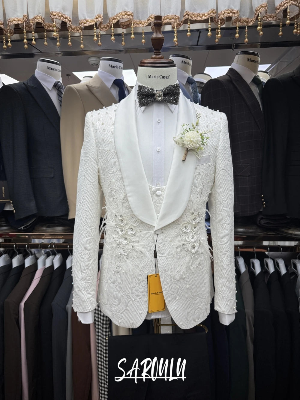 On Sale Luxurious Shawl Lapel Men's Suit Customized Jacquard Popular Beading Crystals Jacket Pants Vest Groom Wear Four Seasons