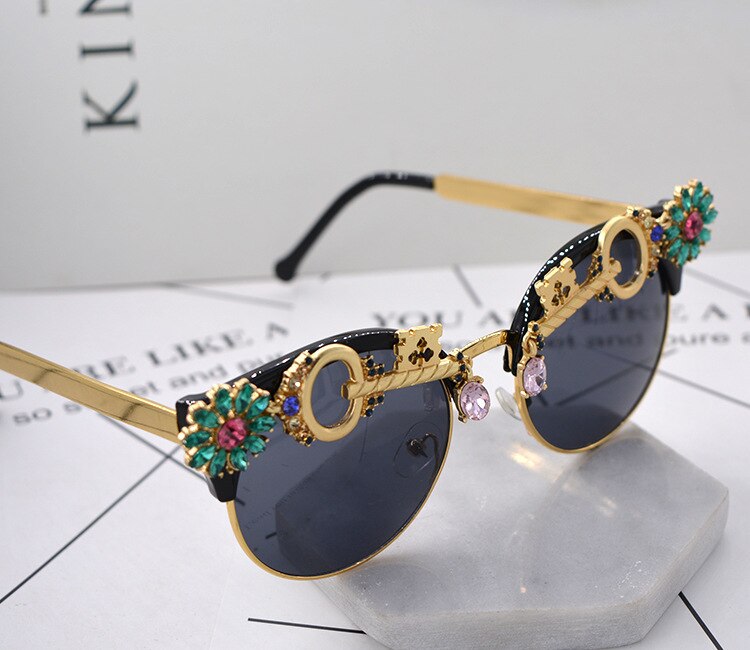 Crystal Rhinestone Baroque Sun glasses Women Brand Designer Summer Luxury Ladies Sunglasses for Summer