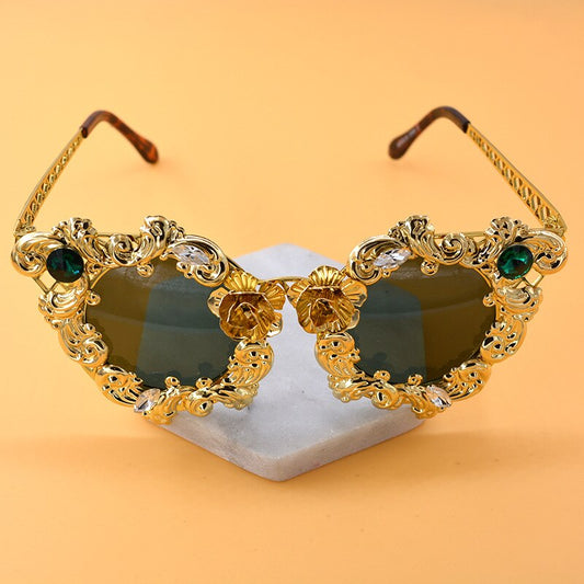 Cat Eye Sunglasses Women Luxury Gold Hollow Diamond Frame Brand Designer Sunglasses for Ladies Girls Shades