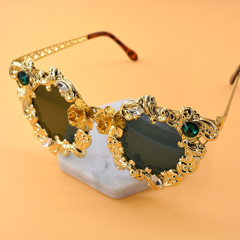 Cat Eye Sunglasses Women Luxury Gold Hollow Diamond Frame Brand Designer Sunglasses for Ladies Girls Shades